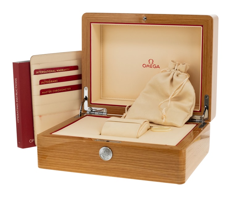 Omega Planet Ocean 215.30.44.22.01.001 Image 5